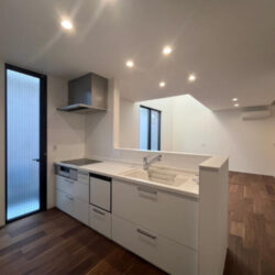 キッチンからLDK全体が見渡せる安心の設計キッチン