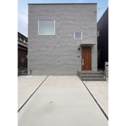 出し入れしやすい並列駐車スペース外観