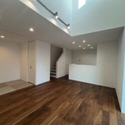 キッチンからLDK全体が見渡せる安心の設計居間